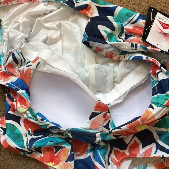 Maxine Of Hollywood Women Shirred Front Girl Leg One Piece Swimsuit,Joyful Bloom - Picture 7 of 7